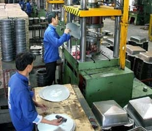 Nhóm ngành công nghiệp - xây dựng chỉ tăng 1,5% trong quý đầu năm - Ảnh: Việt Tuấn.