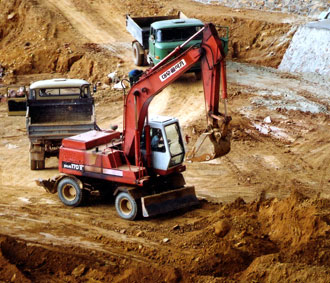 Thủ tướng yêu cầu tập trung nguồn vốn cho các công trình trọng điểm quốc gia và các công trình có khả năng đưa vào sử dụng trong năm 2009 - Ảnh: Việt Tuấn