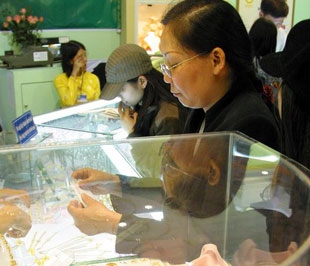 Thị trường vàng đã bới "nóng".