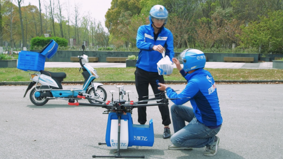 Startup Trung Quốc triển khai giao đồ ăn bằng máy bay không người lái  - Ảnh 1.