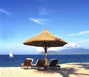 "Theo con số mới nhất thì tính riêng trong tháng 7/2008, lượng khách tới Việt Nam để du lịch và nghỉ ngơi đã giảm 16,4%."