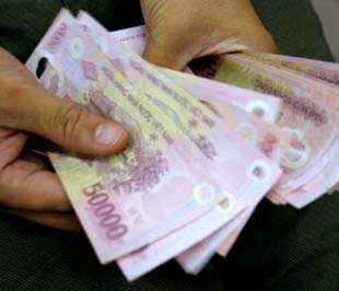 "Chống lạm phát và thúc đẩy tăng trưởng là hai vấn đề mang tính đánh đổi".