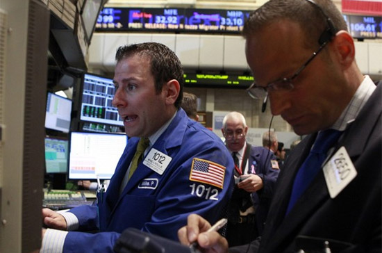 Trong chỉ số Dow Jones, 17/30 cổ phiếu đã mất điểm, trong đó cổ phiếu JPMorgan giảm mạnh nhất với biên độ 2,28%, tiếp đến là Boeing (-2,14%), Home Depot (-2,02%)... - Ảnh: Reuters.