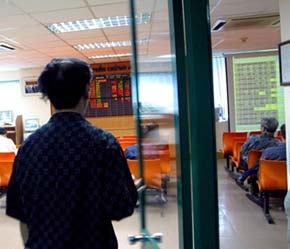 Trong năm 2007, nhiều phiên đấu giá vắng người vì giá khởi điểm xác định chưa chuẩn - Ảnh: Việt Tuấn.