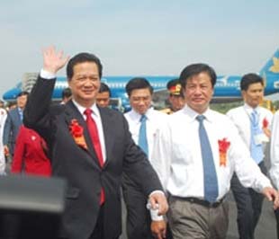 Thủ tướng Chính phủ Nguyễn Tấn Dũng tham dự lễ khánh thành Cảng hàng không Cần Thơ - Ảnh: LĐ.