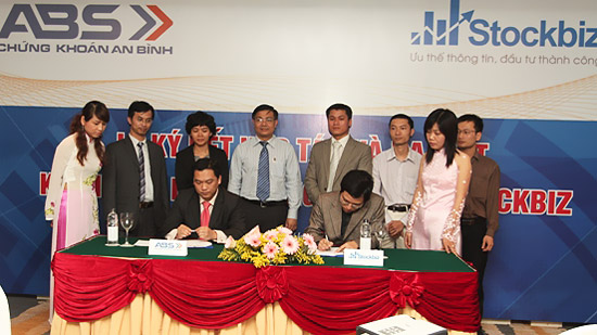 Lễ ký kết diễn ra ngày 15/4/2011