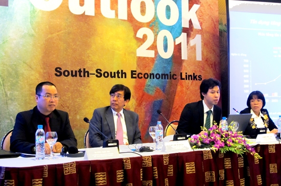Buổi công bố báo cáo triển vọng phát triển châu Á 2011 của ADB - Ảnh: Anh Quân.
