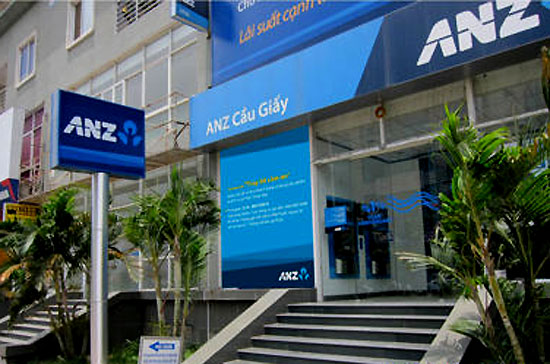 ANZ thiết lập quan hệ với Sacombank từ năm 2005 và năm 2008 tiến hành lập ngân hàng con 100% vốn tại Việt Nam.