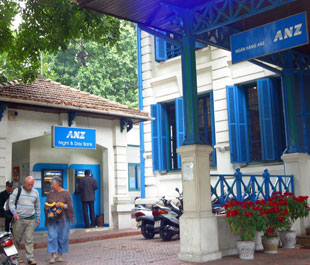 Tính đến ngày 24/9, dư nợ cho vay hỗ trợ lãi suất của nhóm ngân hàng liên doanh, chi nhánh ngân hàng nước ngoài và ngân hàng 100% vốn nước ngoài đạt 20.445,86 tỷ đồng - Ảnh: Việt Tuấn.