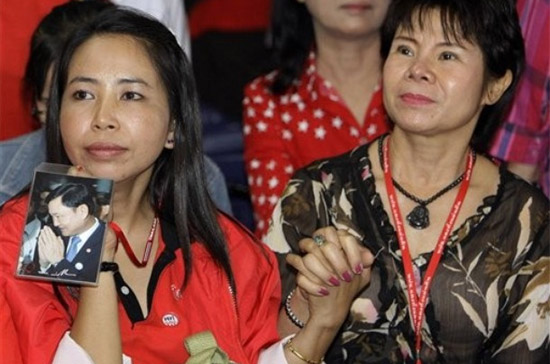 Những người ủng hộ cựu Thủ tướng Thái Lan Thaksin Shinawatra - Ảnh: AP.