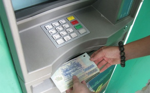 Hội Thẻ ngân hàng cho rằng, Thông tư 35 về thu phí giao dịch ATM là một công cụ để bảo vệ quyền lợi của khách hàng.<br>