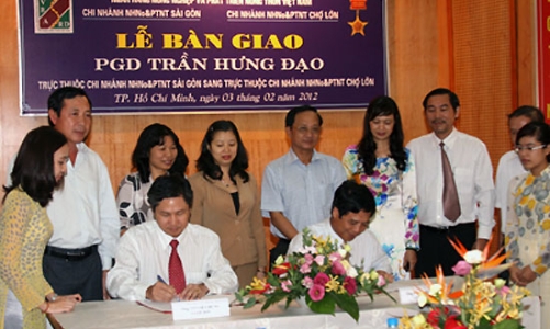 Agribank bắt đầu “chuyển giao nội bộ”