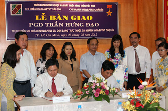 Việc bàn giao này nhằm tránh xảy ra tình trạng chồng chéo, cạnh tranh giữa các chi nhánh Agribank trên cùng địa bàn.