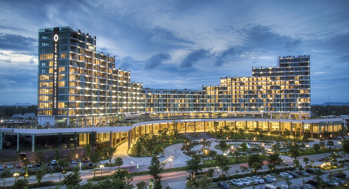 Với sự kiện khai trương FLC Grand Hotel, Tập đoàn FLC tiếp tục khẳng 
định vị thế nhà đầu tư bất động sản nghỉ dưỡng lớn nhất tại Thanh Hóa. 