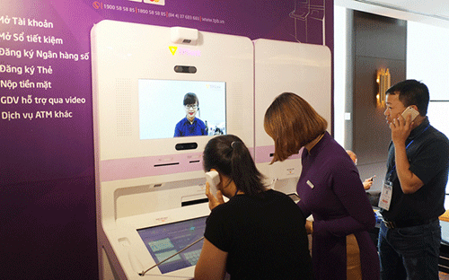 Trong thời gian triển lãm tại Banking Vietnam 2017, nhiều khách hàng đã mở tài khoản TPBank qua LiveBank với thời gian chỉ khoảng 5 phút đã hoàn tất thủ tục.
