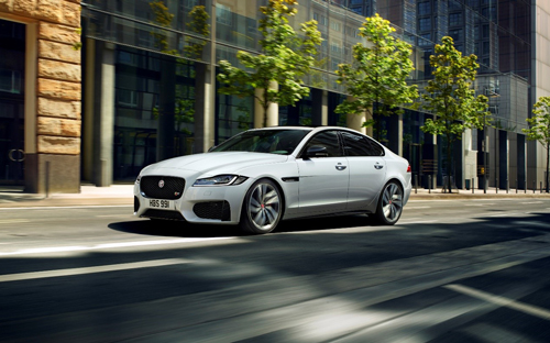 Tại thị trường Việt Nam, Jaguar XF là mẫu xe sedan bán chạy thuộc phân khúc xe thể thao 4 chỗ hạng sang đến từ Anh Quốc.