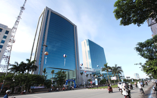 Tổ hợp Grand Plaza nằm trên đường Trần Duy Hưng, liền kề Trung tâm hội 
nghị Quốc gia, khu dân cư tập trung Trung Hòa - Nhân Chính, The Manor,… 