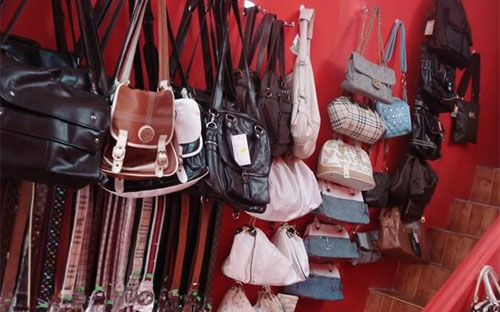 Về thị trường, trong năm 2012 đã có trên 28 nước và vùng lãnh thổ nhập 
khẩu hàng triệu USD túi xách, ví, vali, mũ, ô dù của Việt Nam - Ảnh minh họa.<br>