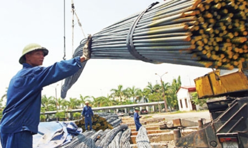 Lạm phát thấp, lo tăng trưởng