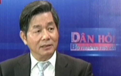 Xuất hiện trong chương trình “Dân hỏi - Bộ trưởng trả lời”, phát sóng tối 25/11 trên kênh VTV1, Bộ trưởng Bộ Kế hoạch và Đầu tư Bùi Quang Vinh tiếp tục đề cập đến một vấn đề không mới nhưng vẫn rất "thời sự": hiệu quả hoạt động của các tập đoàn, tổng công ty Nhà nước - Nguồn: VTV, VGP.<br>