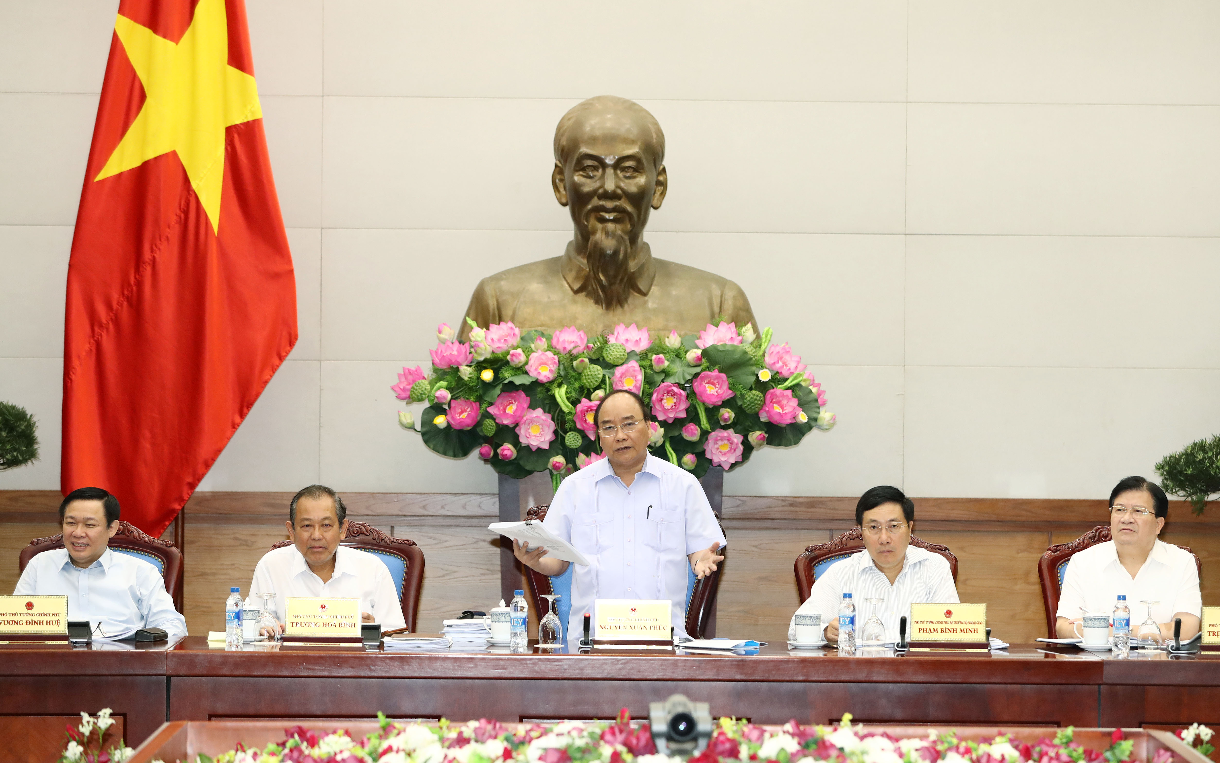 Đây cũng là lần thứ hai trong vòng hơn 2 tháng qua Thủ tướng phải triệu tập một cuộc họp nhằm tìm các giải pháp hữu hiệu nhất để có thể đạt được mục tiêu tăng trưởng kinh tế GDP của năm nay ở mức 6,7%.