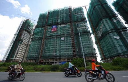 Hiện vẫn có nhiều ý kiến trái chiều về diễn biến của thị trường bất động sản trong những tháng cuối năm.