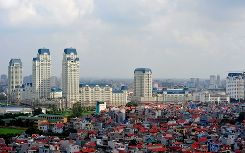 Hà Nội có khoảng 1.200 giao dịch thành công, giảm 11%; Tp.HCM&nbsp; có khoảng
 1.300 giao dịch thành công, giảm 7% so với tháng 8/2017. 