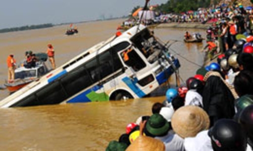 Chi trả 2,5 tỷ đồng bảo hiểm sự cố xe bị lũ cuốn