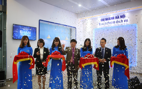 &nbsp;BIDV E-Zone là một hình thức tương tác mới, giúp khách hàng có cơ hội tiếp xúc với các sản phẩm dịch vụ ngân hàng một cách chủ động và nhanh chóng. Tại đây, khách hàng sẽ làm chủ các giao dịch của bản thân với phương thức tự phục vụ thay vì bị động chờ đợi như các giao dịch truyền thống.