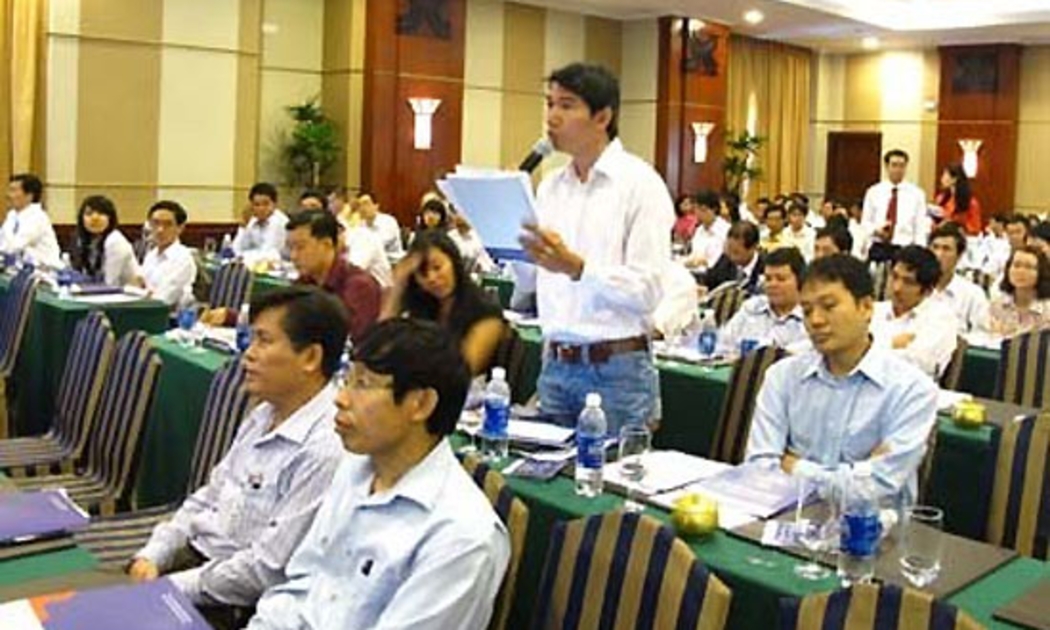 Các khoản nợ của Vinashin được nhà đầu tư đưa ra trao đổi với lãnh đạo BIDV tại buổi roadshow trước thềm IPO - Ảnh: TBKTSG.