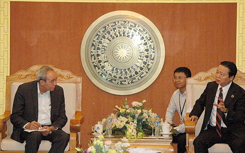 Bộ trưởng Trần Hồng Hà tiếp các nhà khoa học quốc tế ngày 2/5.<br>