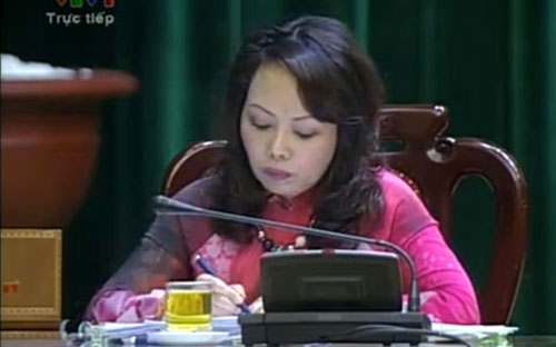 Bộ trưởng Nguyễn Thị Kim Tiến: "Thực tế vẫn tồn tại tình trạng là kết quả đấu thầu của 
các bệnh viện có thể cao hơn giá đã niêm yết và giá công khai. Điều này 
những người trong ngành có thể biết được". 