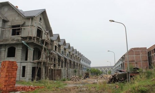 Biệt thự vùng ven Hà Nội: “Bán không ai mua”