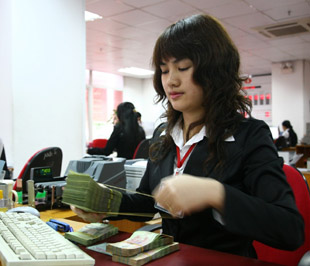 Tính đến ngày 13/3, dư nợ cho vay của nhóm ngân hàng thương mại cổ phần trong chương trình cho vay hỗ trợ lãi suất đạt 26.837 tỷ đồng - Ảnh: Việt Tuấn.