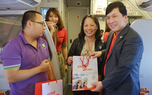 “Vui tiệc cổ tích - cùng đón bất ngờ” là chương trình khuyến mại lớn nhất trong năm với hàng nghìn quà tặng giá trị chờ đón hành khách bay trong thời gian từ 1/12/2015 đến 15/2/2016. 