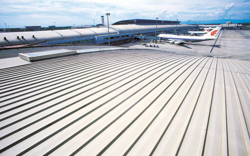 Sân bay quốc tế Bắc Kinh sử dụng thép mạ màu Clean Colorbond® XPD tạo dấu ấn kiến trúc độc đáo.