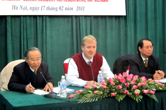 Buổi gặp mặt giữa ông Benedict Bingham và Câu lạc bộ Giao lưu văn hóa kinh tế quốc tế, ngày 17/2.