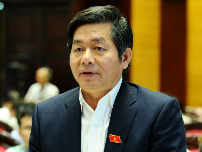 Bộ trưởng Bùi Quang Vinh được phân công thay mặt ba bộ trưởng trả lời câu hỏi của đại biểu Nguyễn Văn Phúc.<br>
