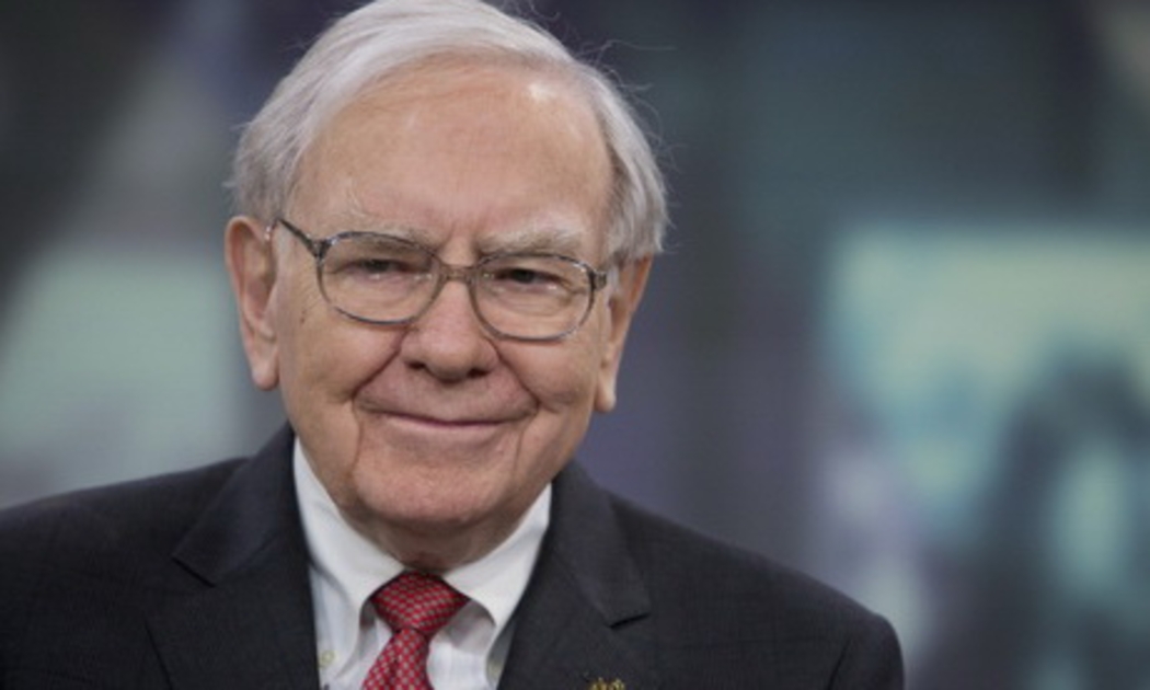 Việc đóng thuế của tỷ phú Buffett đã bị lôi vào vòng tranh luận khi ông Trump đổ lỗi cho bà Clinton về việc trong cương vị thượng nghị sỹ, bà đã đưa ra quá nhiều chính sách ưu đãi cho các “đại gia” tài chính phố Wall - Ảnh: Reuters.