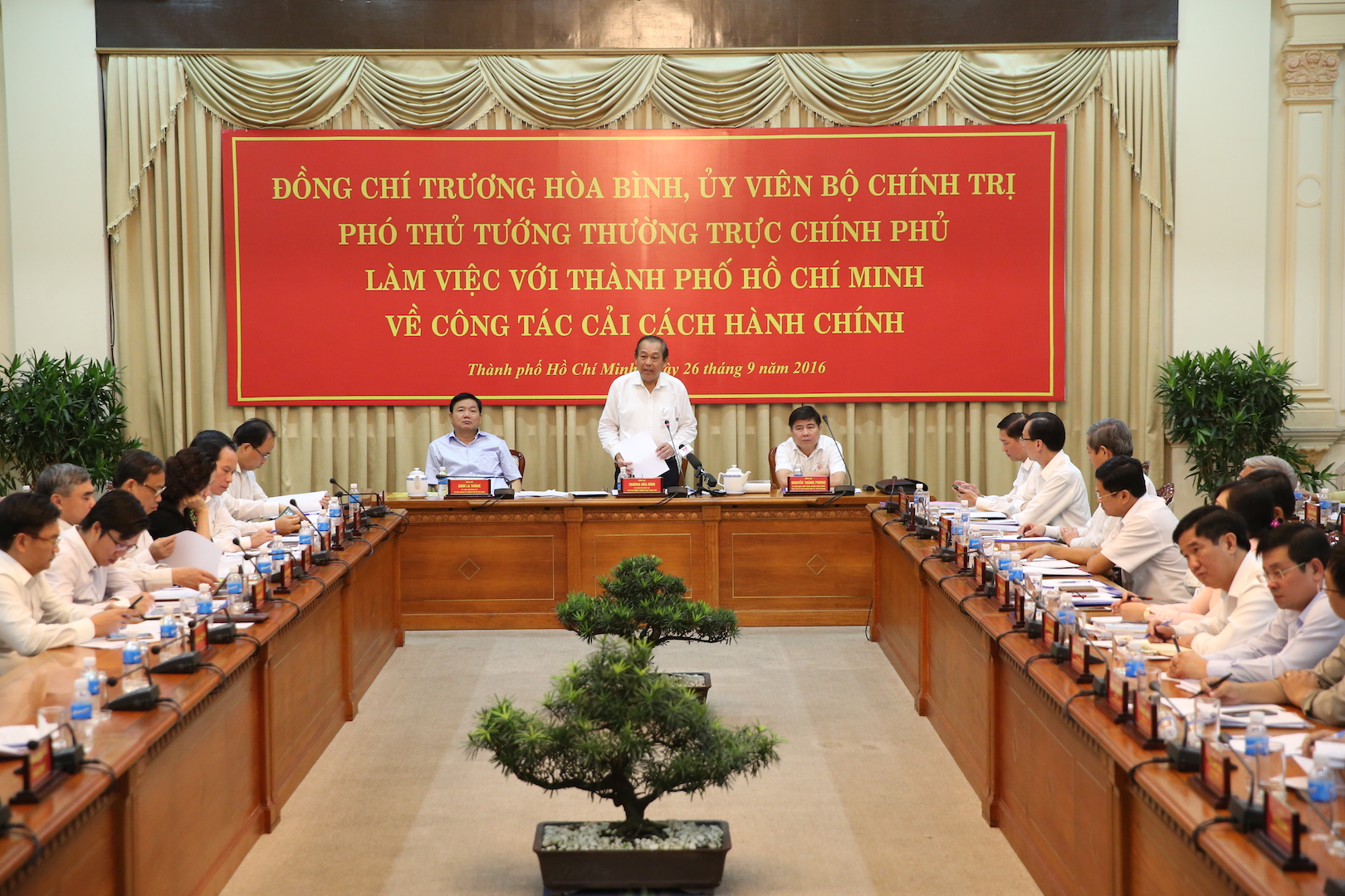 Phó thủ tướng thường trực Trương Hòa Bình&nbsp;<span style="font-family: 'Times New Roman'; font-size: 15px;">làm việc với lãnh đạo Tp.HCM về công tác cải cách hành chính ngày 26/9.</span><br>