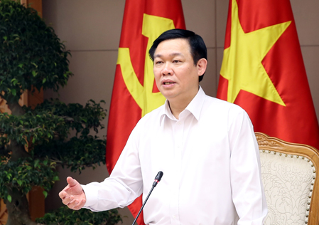 Theo Phó thủ tướng, muốn kêu gọi doanh nghiệp đầu tư thì Nhà nước phải có các giải pháp về cơ chế, pháp lý hỗ trợ cho đầu ra của sản phẩm bằng cách phát triển thị trường buôn bán, sàn giao dịch nông sản, tạo sự&nbsp; yên tâm của các nhà đầu tư.