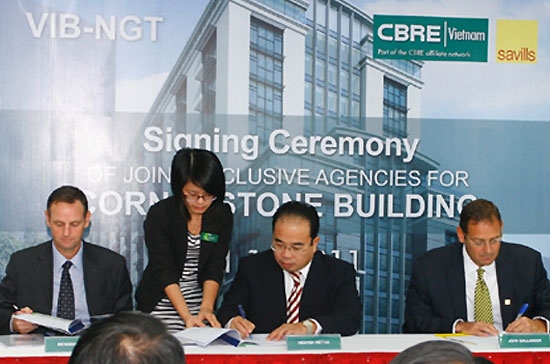 VIB-NGT ký hợp đồng với các đại lý tiếp thị độc quyền tòa nhà Cornerstone Building.