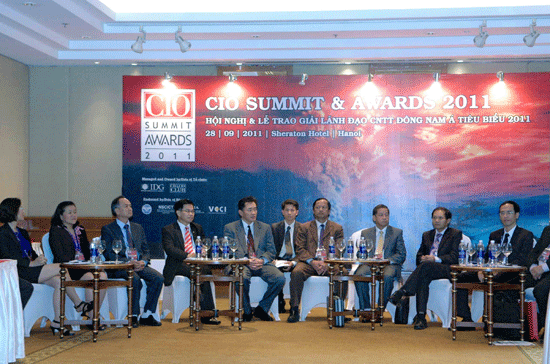 Các CIO được trao giải thưởng Lãnh đạo Công nghệ thông tin Đông Nam Á tiêu biểu 2011 - Ảnh: M.Chung.
