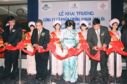 Công ty Cổ phần Chứng khoán Chợ Lớn (CLSC) đã nộp hồ sơ đăng ký niêm yết 9 triệu cổ phiếu phổ thông trên Sở Giao dịch Chứng khoán Hà Nội (HNX).