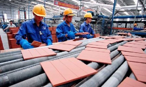 Điều chỉnh lương tối thiểu: Những quan điểm trái chiều 