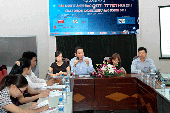 Chủ tịch Vinasa Trương Gia Bình chủ trì buổi giới thiệu thông tin về Vietnam ICT Summit 2011.