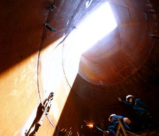 Tăng trưởng giá trị sản xuất công nghiệp mặc dù vẫn còn khá cao và triển vọng cả năm sẽ là năm thứ 18 tăng trưởng hai chữ số, nhưng đã chậm lại từ mấy tháng nay - Ảnh: Việt Tuấn.