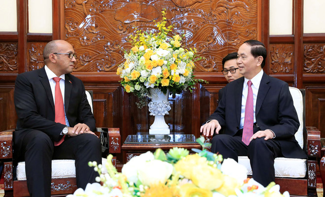 Chủ tịch nước Trần Đại Quang và Đại sứ Cuba Herminio López Diaz - Ảnh TTXVN.