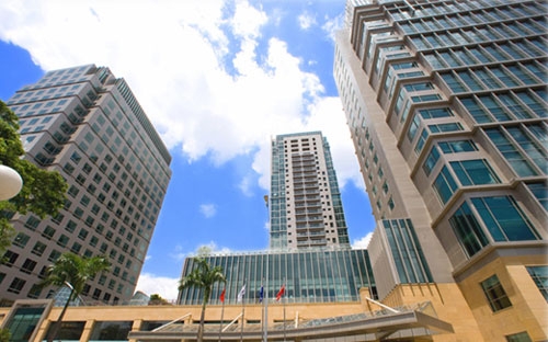 Hãng hàng không Asiana Airlines, thuộc tập đoàn Kumho (Hạn Quốc) đã mua 
lại 50% khu phức hợp văn phòng - trung tâm thương mại - khách sạn Kumho 
Asiana Plaza từ Kumho E&amp;C. 