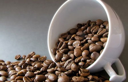 Trên sàn Liffe ở London, giá cà phê robusta giao tháng 9 chốt phiên giảm 20 USD/tấn, tương đương giảm 1%, còn 2.167 USD/tấn.